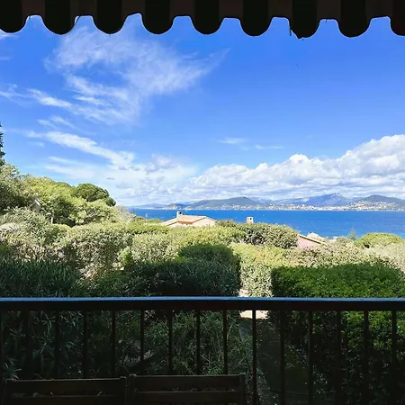 La Baie Climatise, Vue Mer, Pour 4 Personnes Avec Piscine Sur La Presqu'ile De Giens A Appartamento