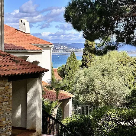 La Baie Climatise, Vue Mer, Pour 4 Personnes Avec Piscine Sur La Presqu'ile De Giens A Appartamento *