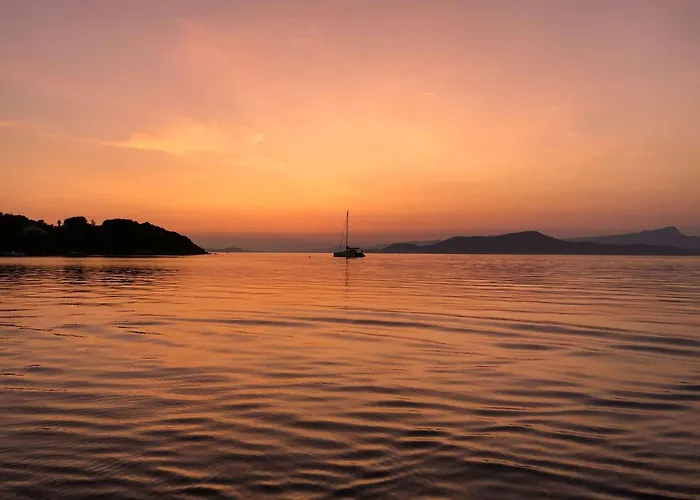 La Baie Climatise, Vue Mer, Pour 4 Personnes Avec Piscine Sur La Presqu'ile De Giens A * Hyères