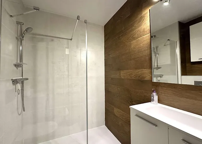 Apartment La Baie Climatise, Vue Mer, Pour 4 Personnes Avec Piscine Sur La Presqu'ile De Giens A