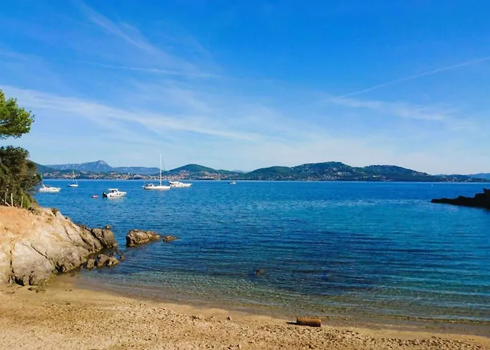 La Baie Climatise, Vue Mer, Pour 4 Personnes Avec Piscine Sur La Presqu'ile De Giens A