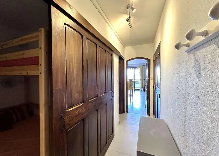 La Baie Climatise, Vue Mer, Pour 4 Personnes Avec Piscine Sur La Presqu'ile De Giens A