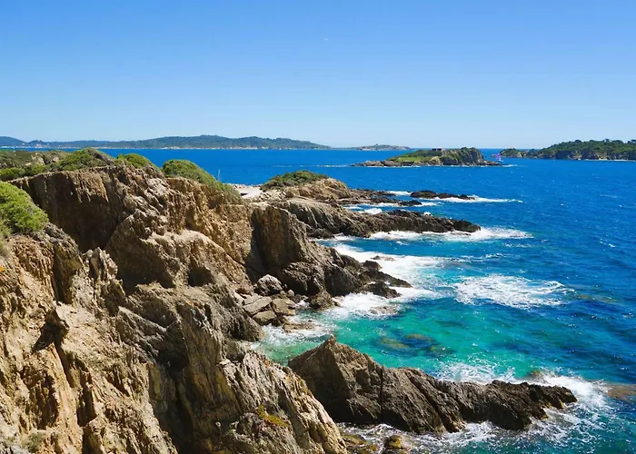 La Baie Climatise, Vue Mer, Pour 4 Personnes Avec Piscine Sur La Presqu'ile De Giens A *