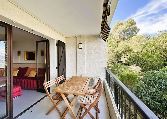 Apartment La Baie Climatise, Vue Mer, Pour 4 Personnes Avec Piscine Sur La Presqu'ile De Giens A Hyères