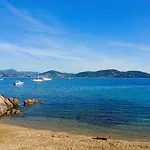 La Baie Climatise, Vue Mer, Pour 4 Personnes Avec Piscine Sur La Presqu'ile De Giens A