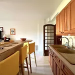 Appartement La Baie Climatise, Vue Mer, Pour 4 Personnes Avec Piscine Sur La Presqu'ile De Giens A