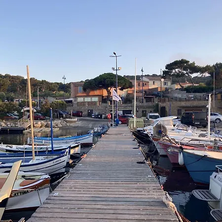 Appartement La Baie Climatise, Vue Mer, Pour 4 Personnes Avec Piscine Sur La Presqu'ile De Giens A *