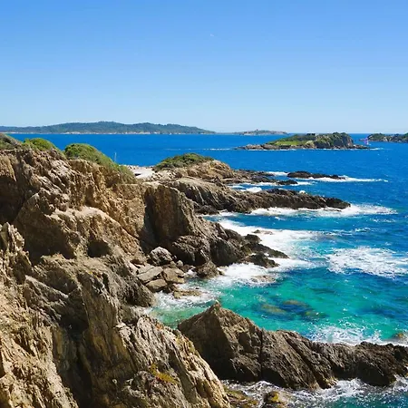 La Baie Climatise, Vue Mer, Pour 4 Personnes Avec Piscine Sur La Presqu'ile De Giens A *