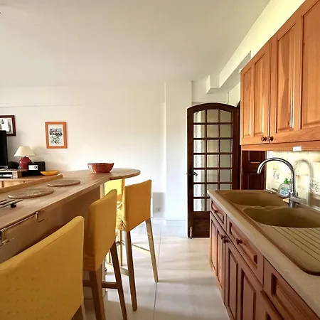 Appartement La Baie Climatise, Vue Mer, Pour 4 Personnes Avec Piscine Sur La Presqu'ile De Giens A