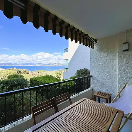 La Baie Climatise, Vue Mer, Pour 4 Personnes Avec Piscine Sur La Presqu'ile De Giens A * Hyères