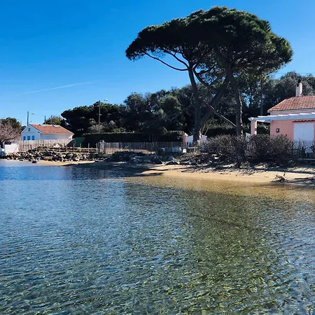 La Baie Climatise, Vue Mer, Pour 4 Personnes Avec Piscine Sur La Presqu'ile De Giens A Appartement