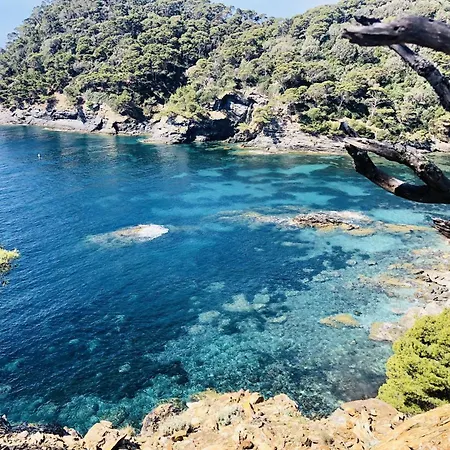 La Baie Climatise, Vue Mer, Pour 4 Personnes Avec Piscine Sur La Presqu'ile De Giens A Hyères