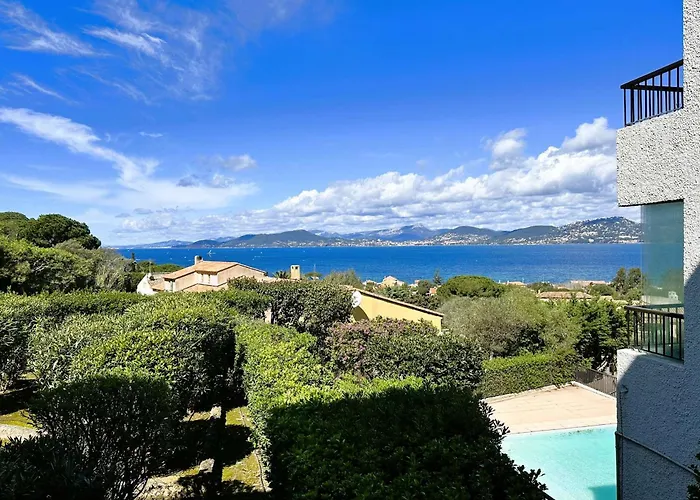 La Baie Climatise, Vue Mer, Pour 4 Personnes Avec Piscine Sur La Presqu'ile De Giens A *